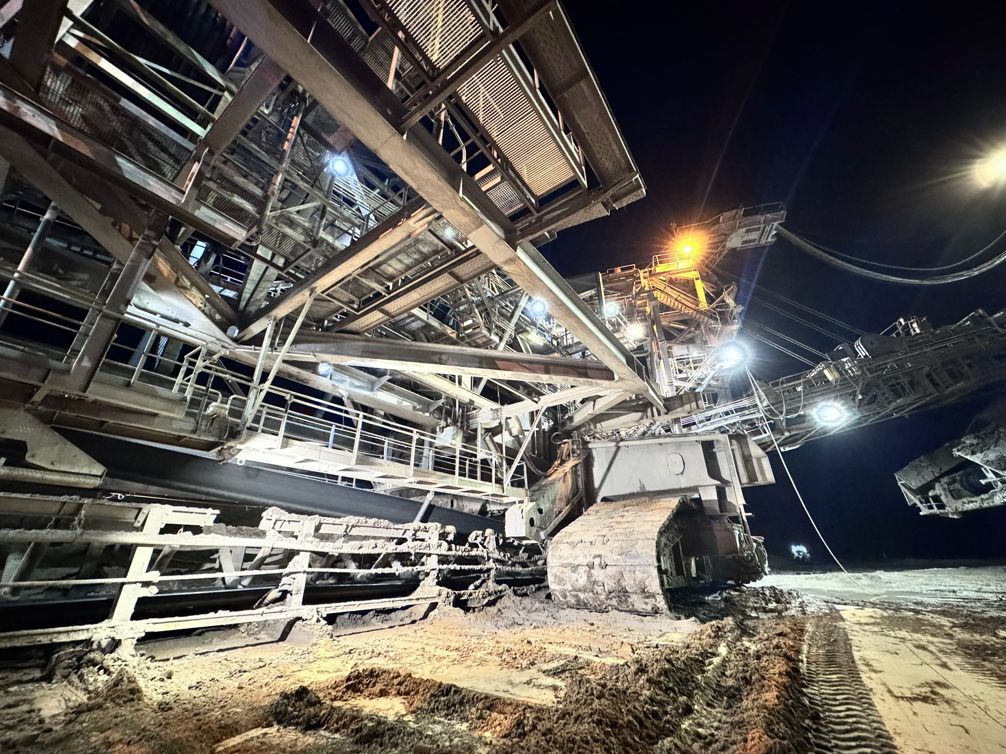 Reinigungsarbeiten im Braunkohle-Tagebau